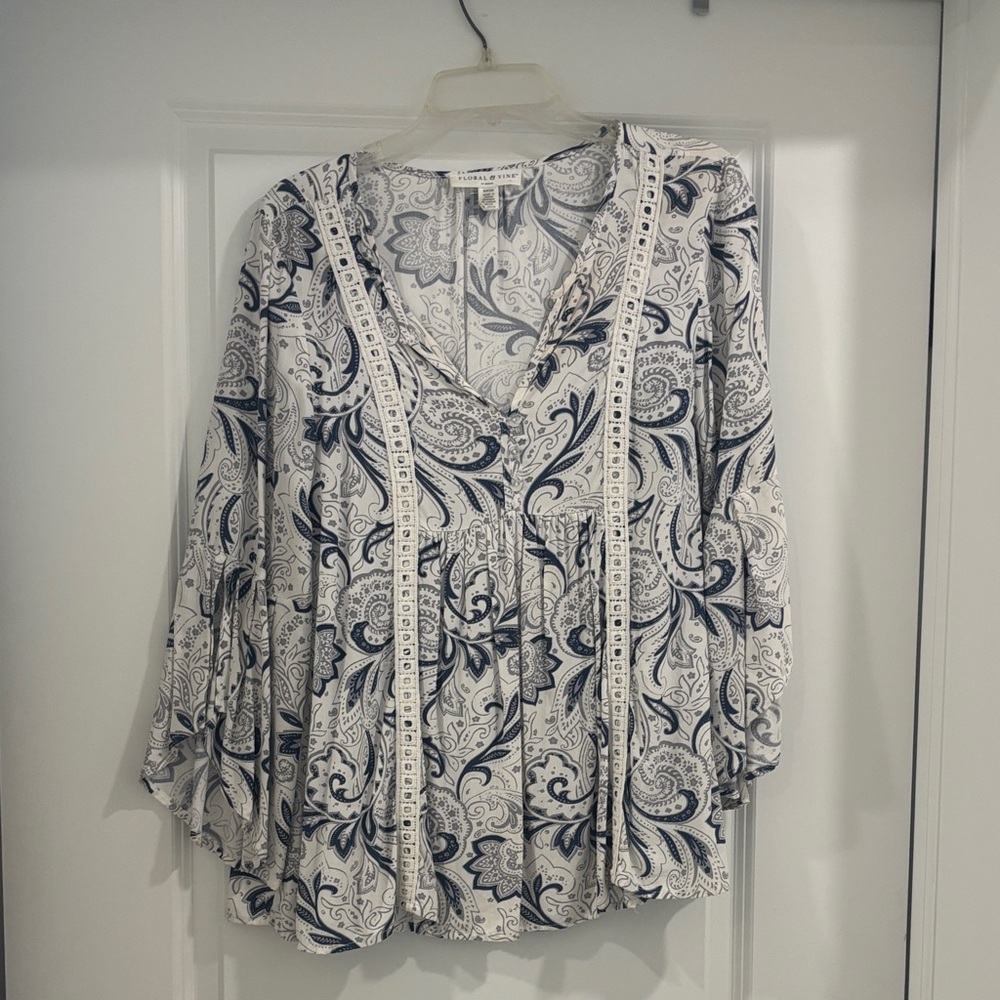 Chic V-Neck Paisley Blouse